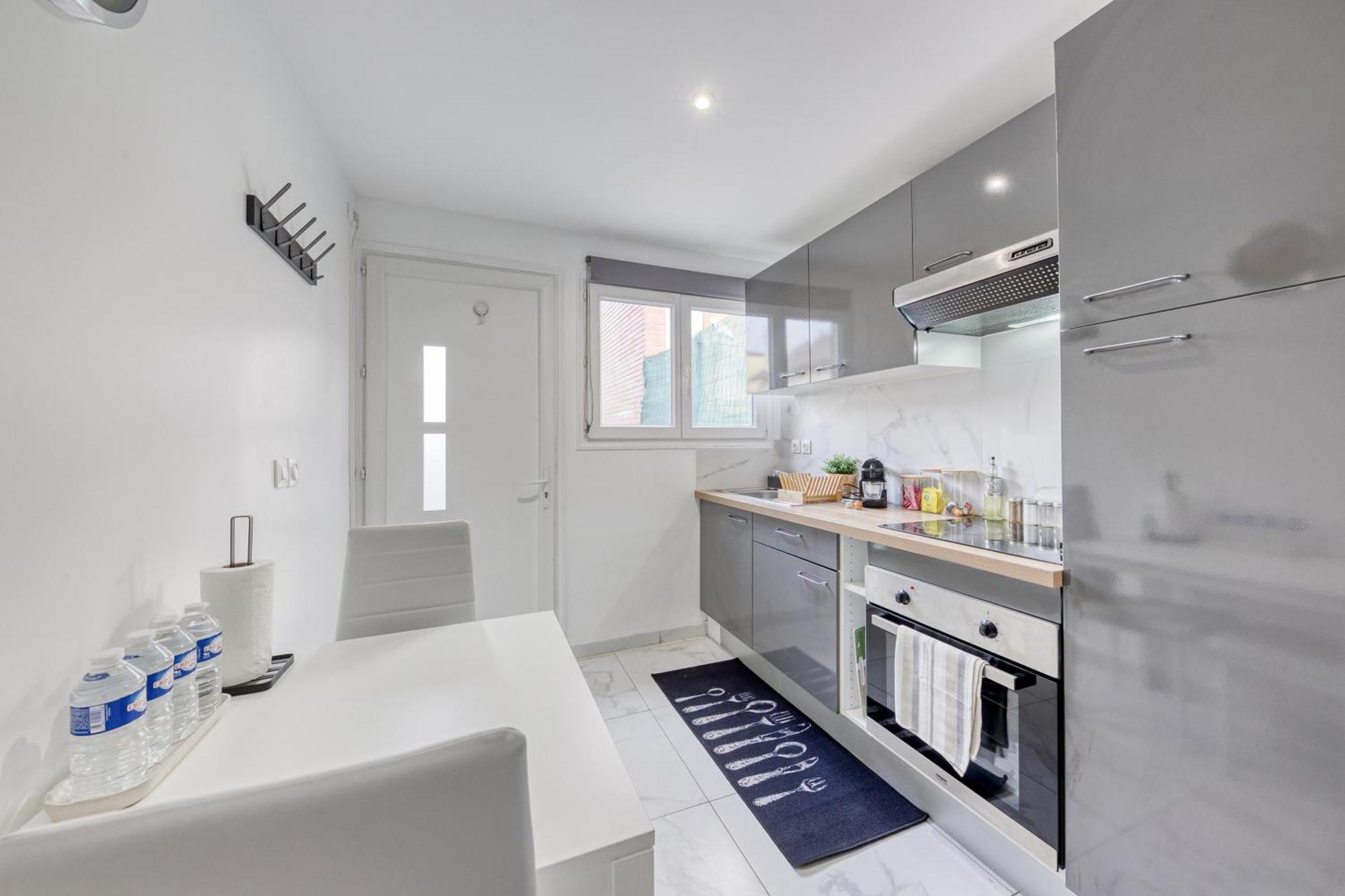 Appartement - 4 Personnes - Parking Prive - Metro 7 - Rer B La Courneuve Esterno foto