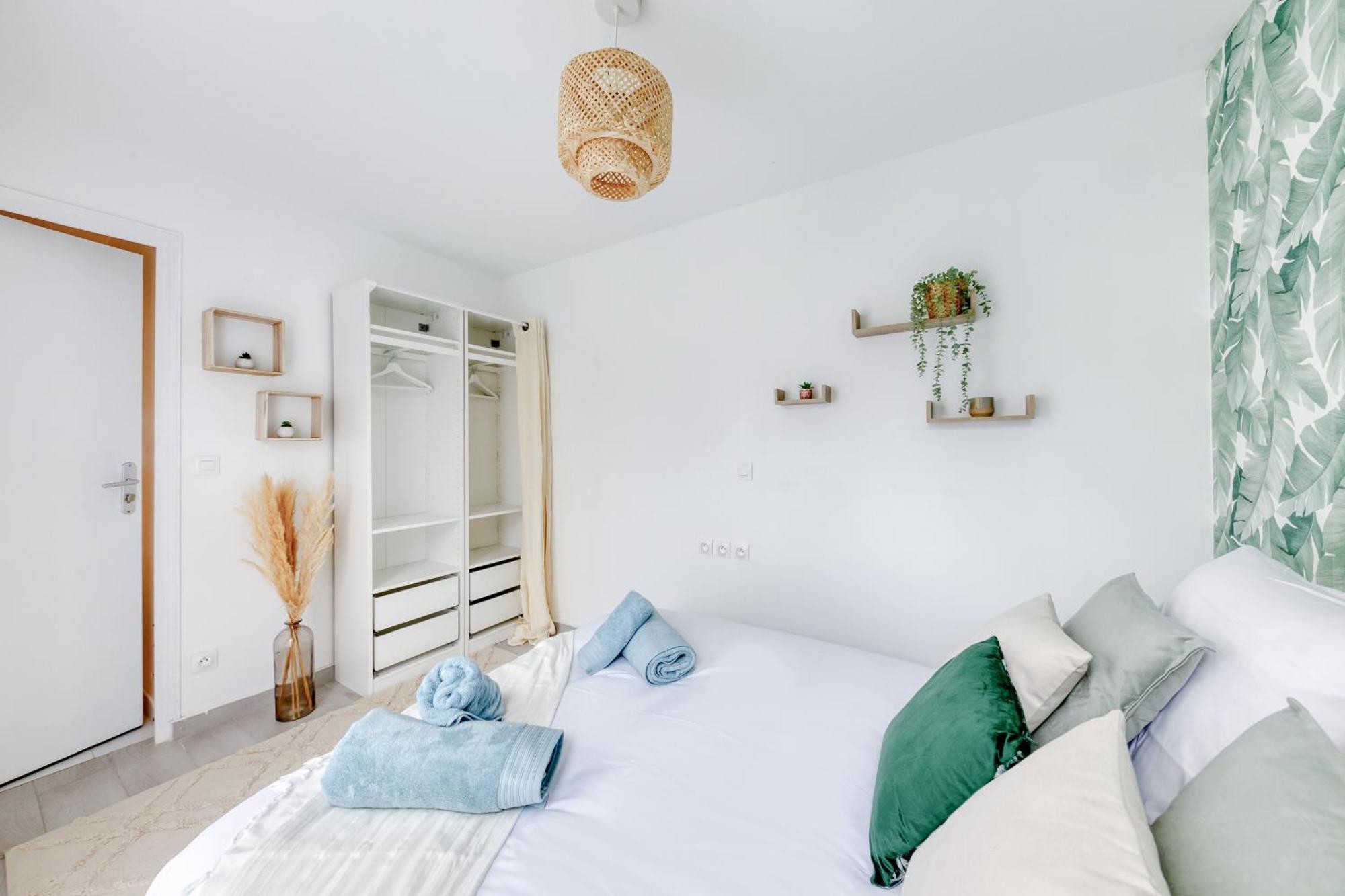 Appartement - 4 Personnes - Parking Prive - Metro 7 - Rer B La Courneuve Esterno foto