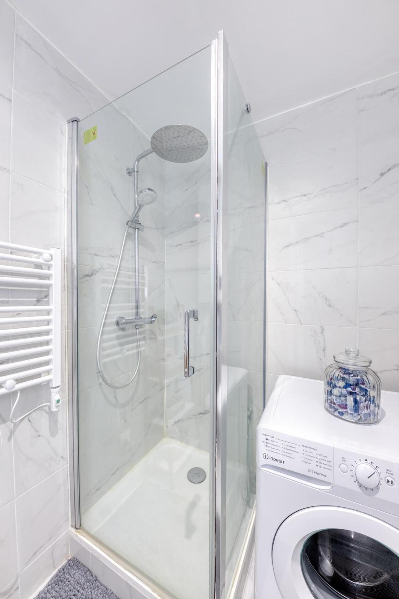 Appartement - 4 Personnes - Parking Prive - Metro 7 - Rer B La Courneuve Esterno foto