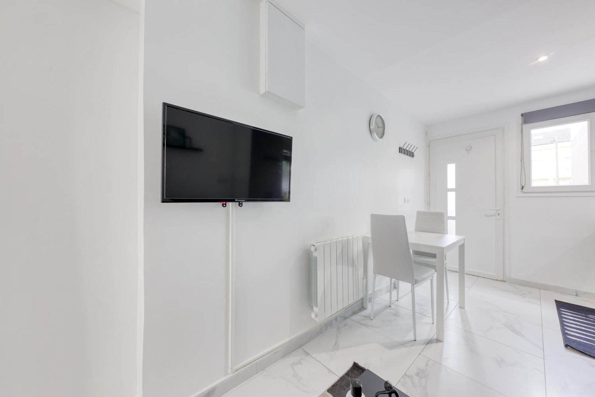 Appartement - 4 Personnes - Parking Prive - Metro 7 - Rer B La Courneuve Esterno foto